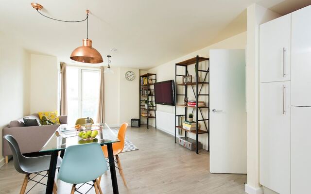 Bright and Spacious 2BR Flat in East London