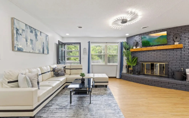 Noir Manor 3BR House