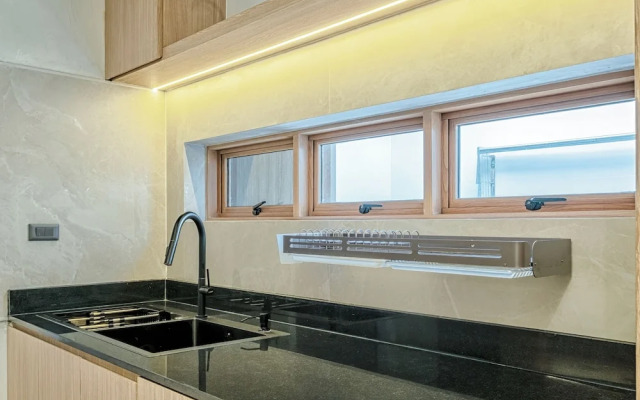 A Dream Naka Island - Beachfront Retreat