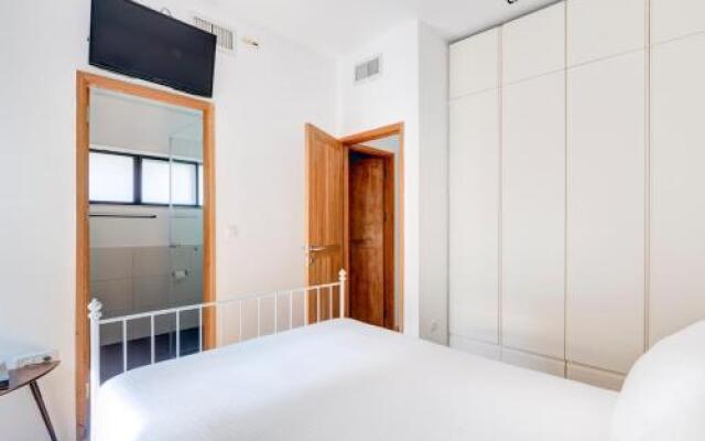 TLV2RENT Unique Dizengof Apartment