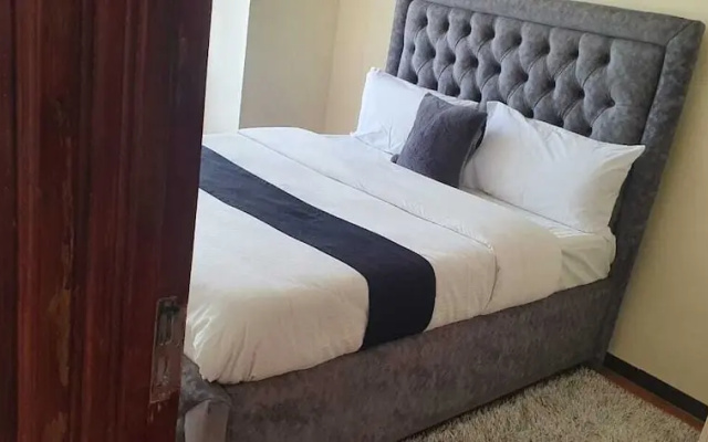 Lux Suites Marcus Garden Apartments