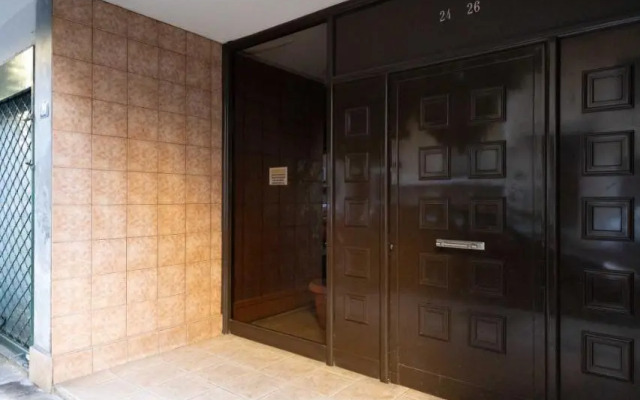 Wonderful Central Athens 2 Bedroom 2 Bath Sleeps 8