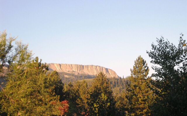 The Mammoth Creek Inn