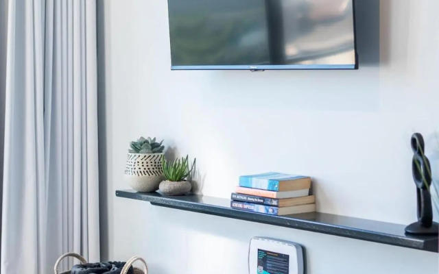 Cosy Couples Retreat Studio Apartment!