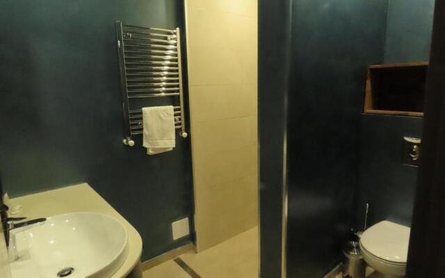 2BR loft apartment near Liberty square