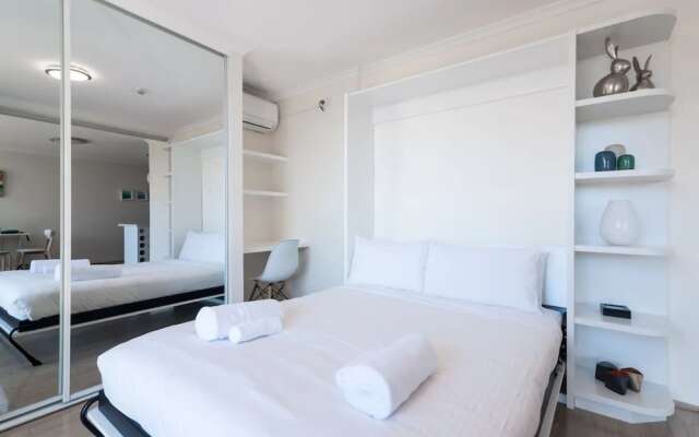 New Modern Apartment in Central Location
