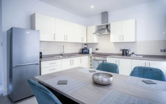 The Penthouse - 1 Bedroom Apartment - Ocean Breeze