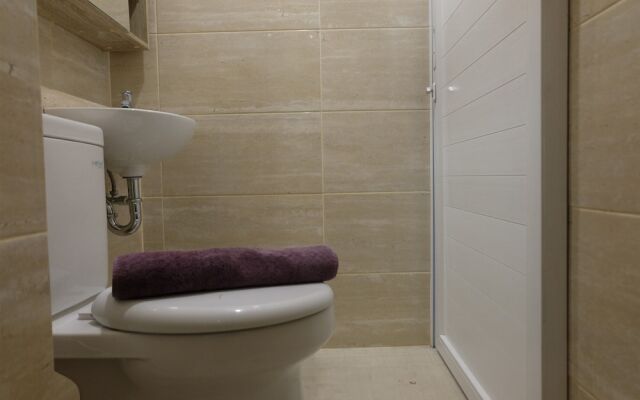 Brand New Compact Modern Studio Springwood Apartment