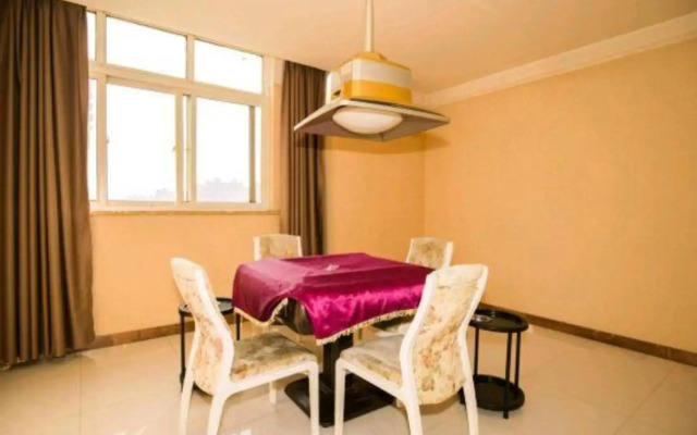 Jintan White House Business Hotel
