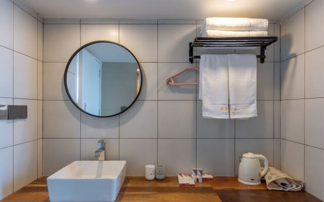 Hometown Voice · Stay at Vista Designer's Garden