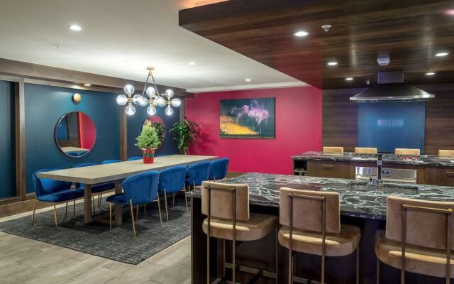 Portlandia Apartments by Barsala