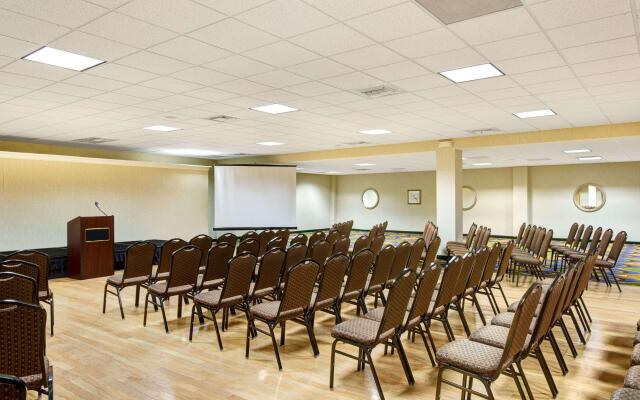 Days Hotel & Conference Center by Wyndham Methuen MA