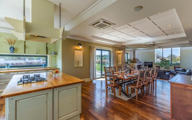 Amazing Home in Banjole With Jacuzzi, Wifi and 4 Bedrooms