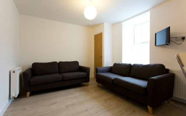 Remarkable 2-bed Apartment in Culross
