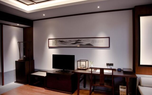 Ruyi Ge Putongshan International Buddhism Culture Communication Center