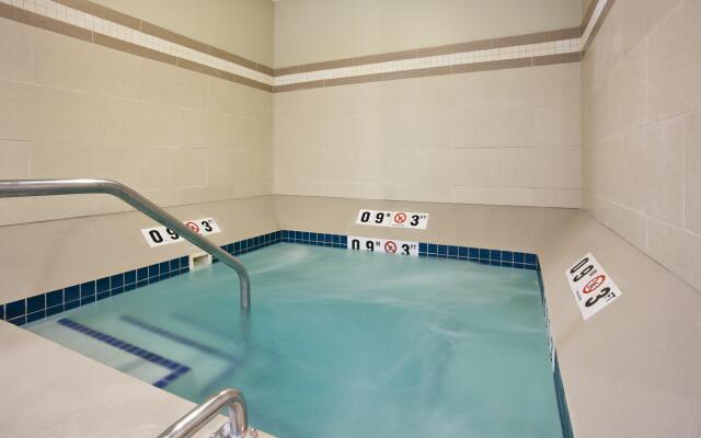 Holiday Inn Express Hotel & Suites St. Paul-Woodbury by IHG