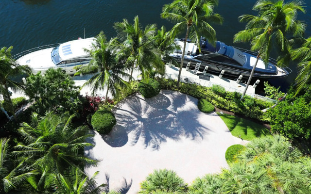 Riverside Hotel
