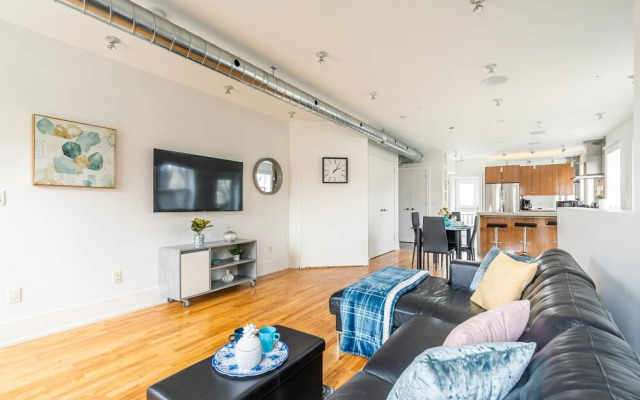 Stylish and Upscale 2BR Loft - Near Queen Street