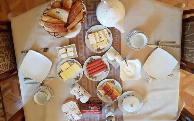 Areguni Guest House