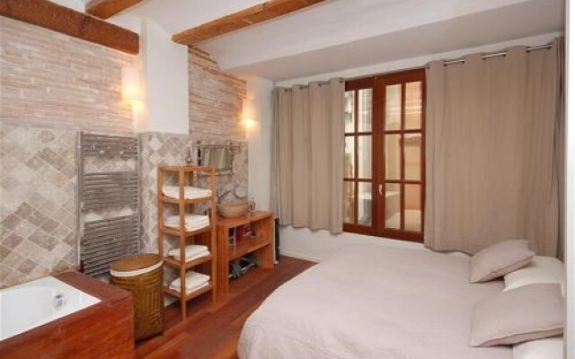 Friendly Rentals Ravel I