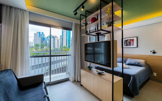 Studio novíssimo, completo e muito bem localizado