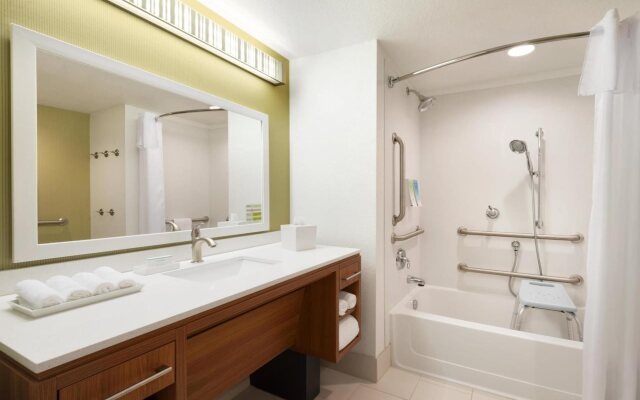 Home2 Suites by Hilton Milwaukee Brookfield