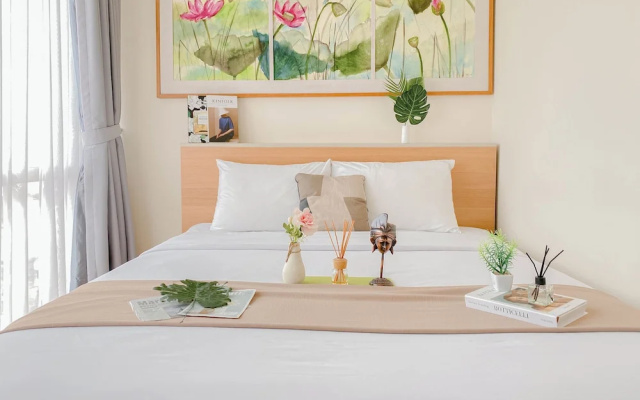 Big and Cozy 1BR with Working Room Menteng Park Apartment – Guest Rooms – Jakarta