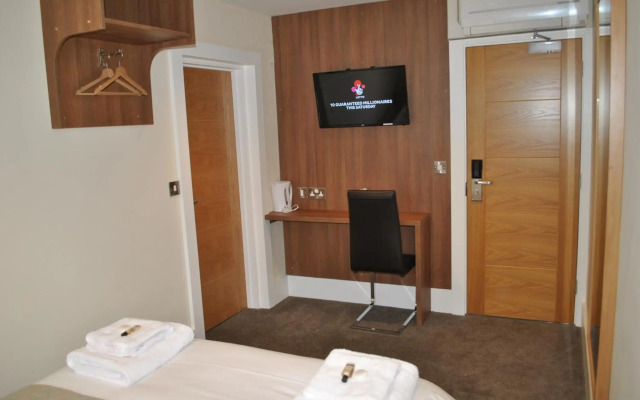 Real Dreams Hotel