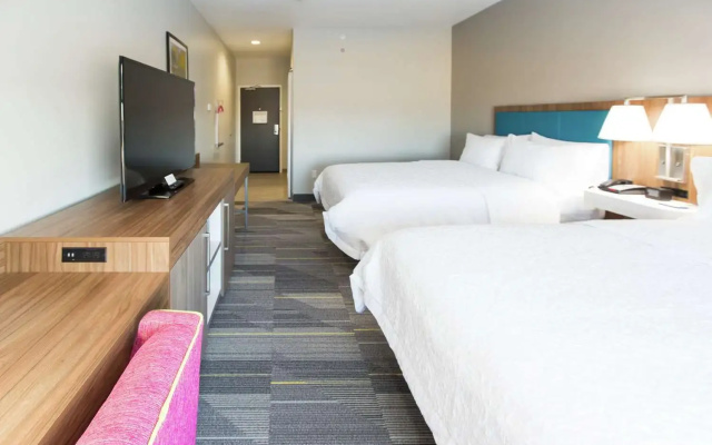 Hampton Inn Mustang