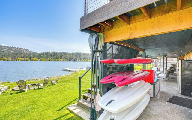 Lakefront Retreat w/ Kayaks, Paddle Boards & Deck!
