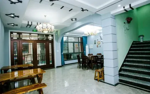 Half-corner Hostel