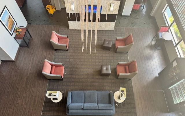 Quality Inn & Suites Memphis