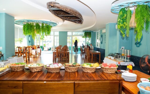 Triple Riverside Villa Hotel Hoian
