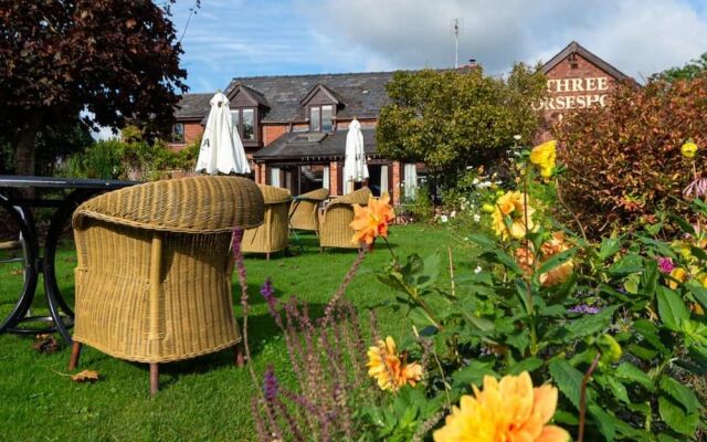 The Three Horseshoes - Inn