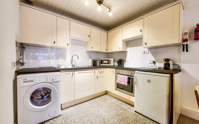 JOIVY Perfect Location! Charming Rose St Apt for Couples