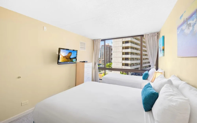 Waikiki Sunset Close to Beach with Parking