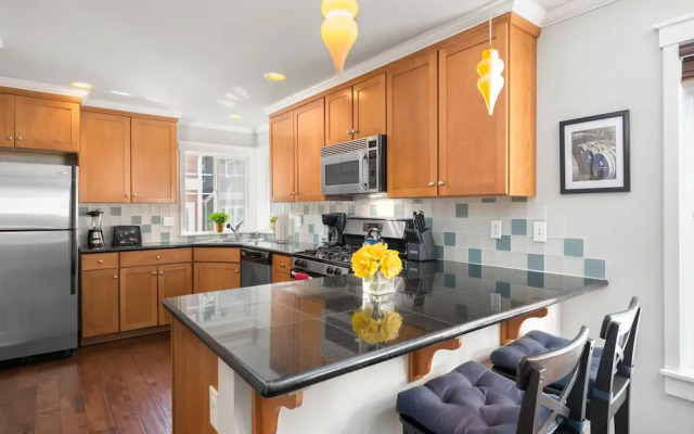 Seattle Vacation Home: Wall St.