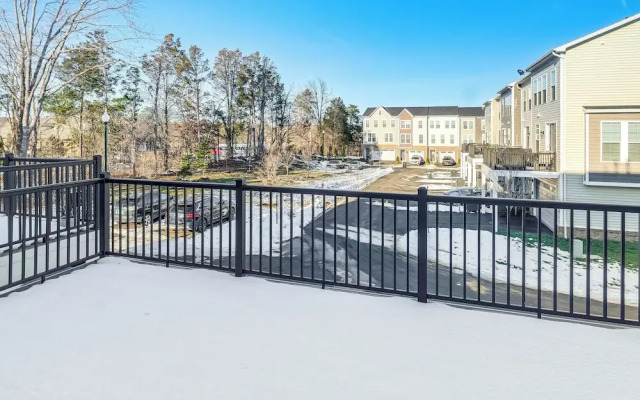 Balcony & Pool Access: Modern Gainesville Home