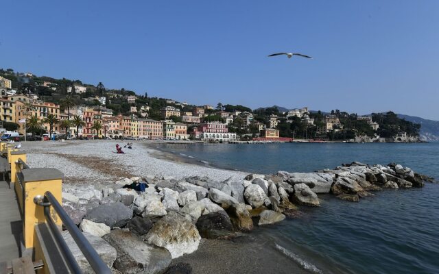 Una finestra su Villa Durazzo