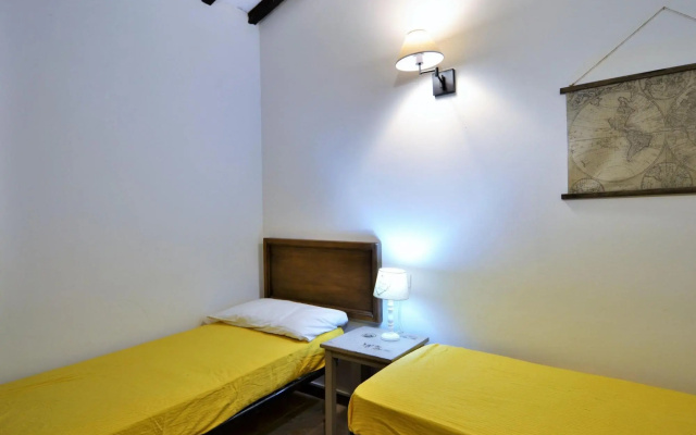Pleasant holiday home in Mantignana with private terrace