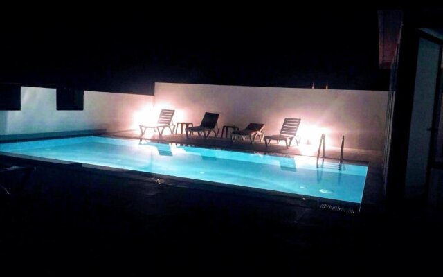 Central Girne Studio Flat with Rooftop Pool