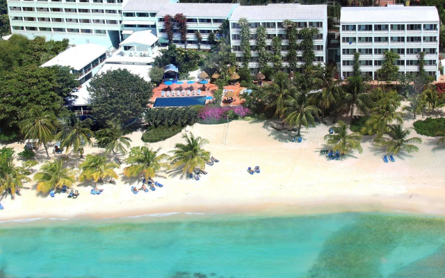 Coconut Court Beach Hotel
