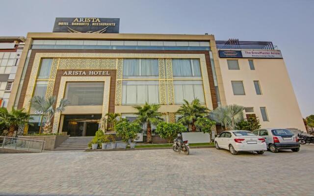 Treebo Premium Arista