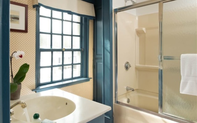 Waldo Emerson Inn