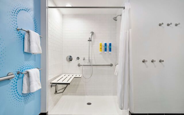 Tru by Hilton Lawrenceville Atlanta I-85 Sugarloaf