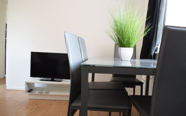 Bright 2 Bedroom Flat in Acton