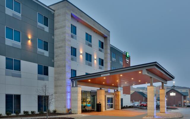 Holiday Inn Express & Suites Plano East - Richardson, an IHG Hotel