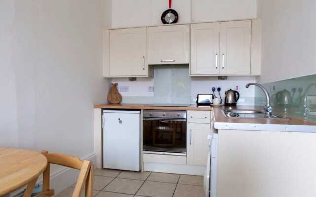 1 Bedroom Apartment In Edinburgh's New Town