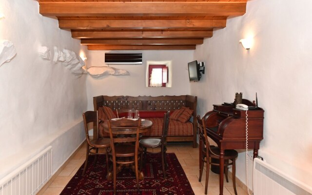 Lithos Stone Suites