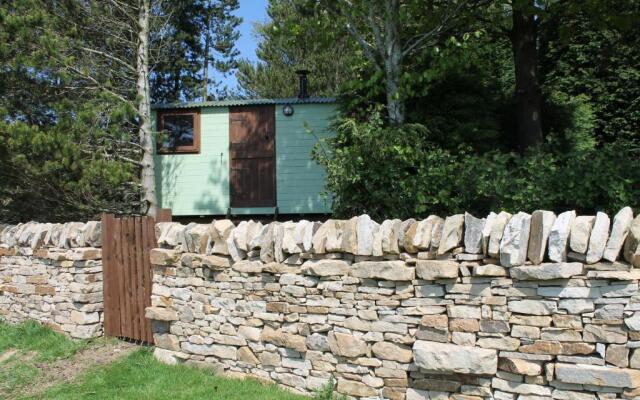 Shepherd's Hut - The Quirky Quarry